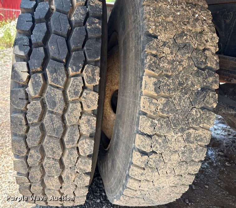 image for item EG8096 2011 Ford F750 Super Duty dump truck