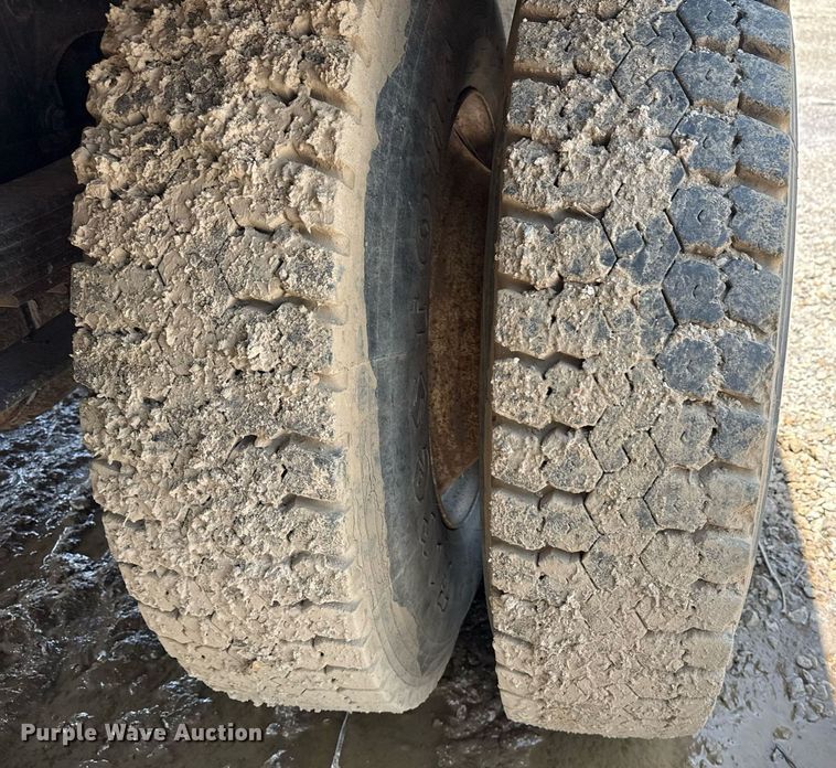 image for item EG8096 2011 Ford F750 Super Duty dump truck