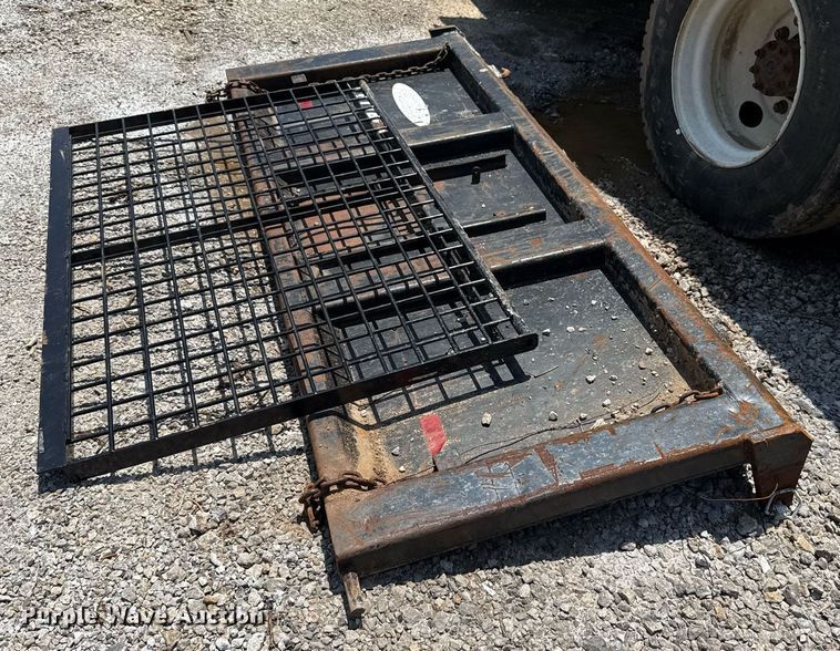 image for item EG8096 2011 Ford F750 Super Duty dump truck