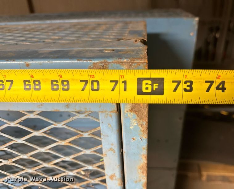 image for item EG8106 (2) metal lockers