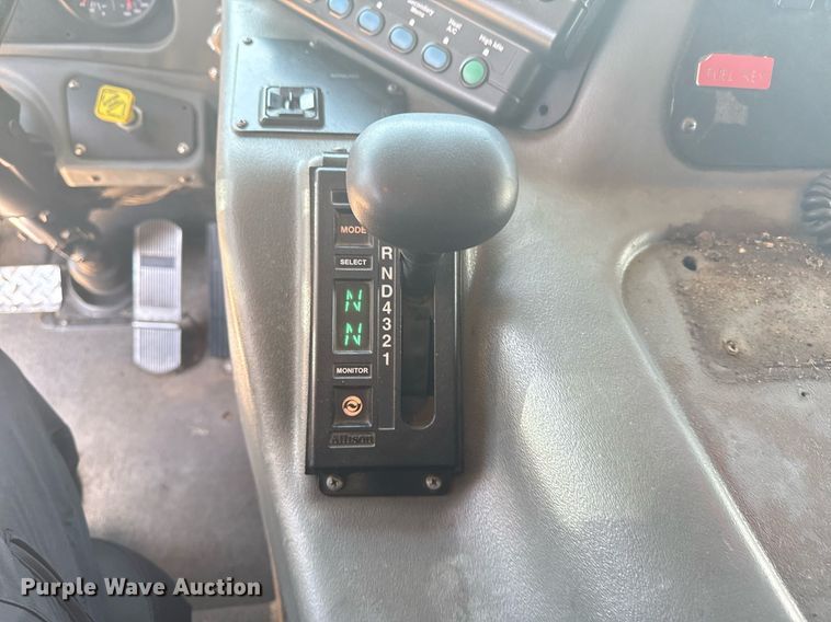 image for item EG8124 2007 Spartan Gladiator pumper fire truck