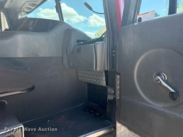 image for item EG8124 2007 Spartan Gladiator pumper fire truck