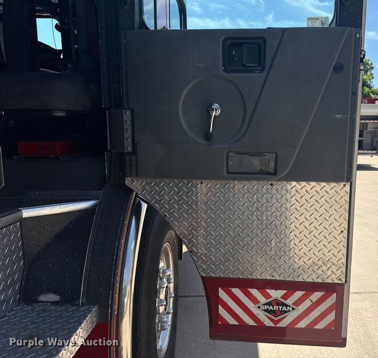 image for item EG8124 2007 Spartan Gladiator pumper fire truck