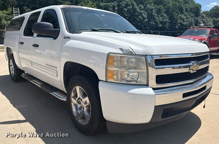 image for item EG8126 2010 Chevrolet Silverado Hybrid Crew Cab pickup truck