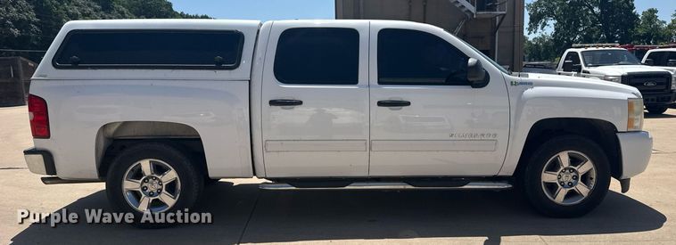 image for item EG8126 2010 Chevrolet Silverado Hybrid Crew Cab pickup truck