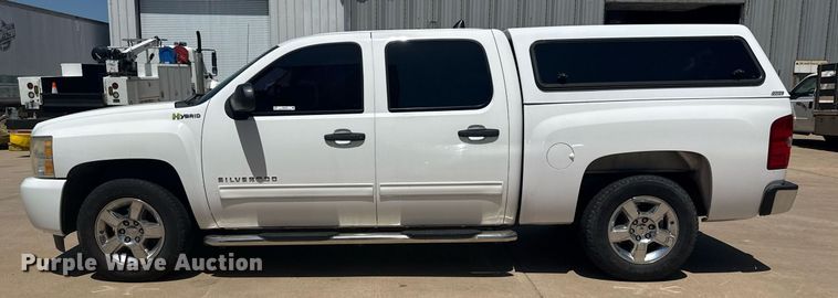 image for item EG8126 2010 Chevrolet Silverado Hybrid Crew Cab pickup truck