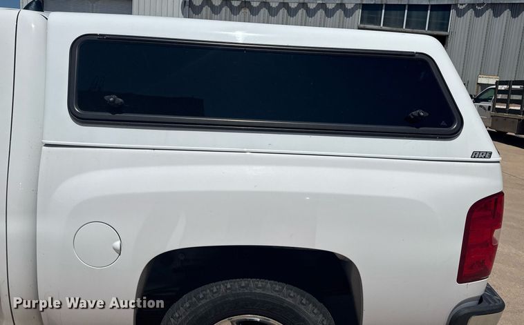 image for item EG8126 2010 Chevrolet Silverado Hybrid Crew Cab pickup truck