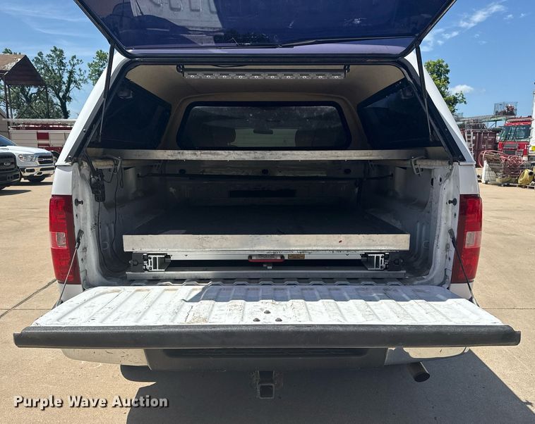 image for item EG8126 2010 Chevrolet Silverado Hybrid Crew Cab pickup truck