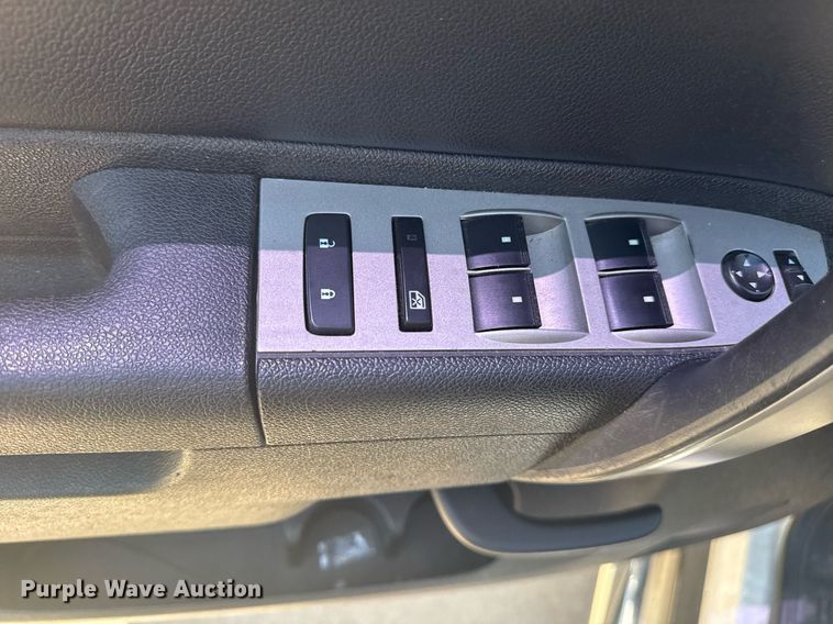 image for item EG8126 2010 Chevrolet Silverado Hybrid Crew Cab pickup truck