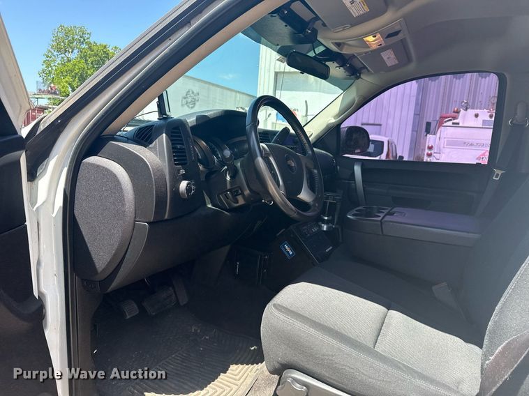 image for item EG8126 2010 Chevrolet Silverado Hybrid Crew Cab pickup truck