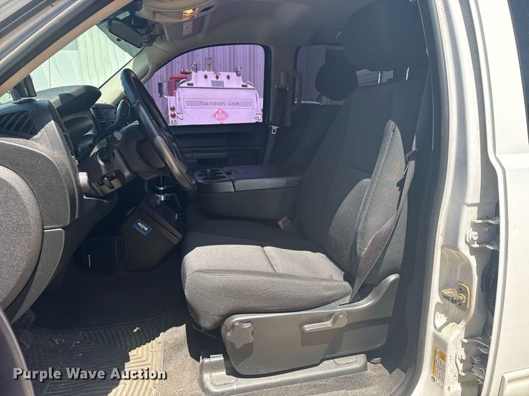 image for item EG8126 2010 Chevrolet Silverado Hybrid Crew Cab pickup truck