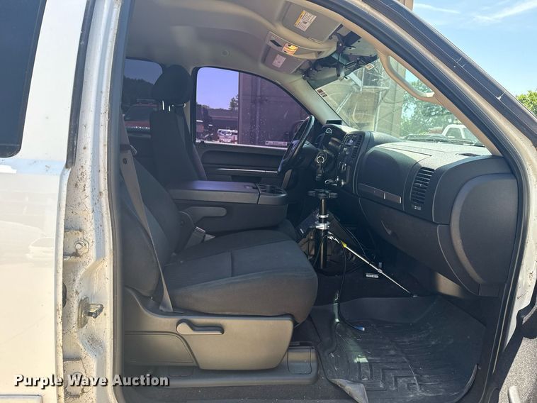 image for item EG8126 2010 Chevrolet Silverado Hybrid Crew Cab pickup truck