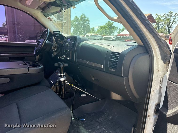 image for item EG8126 2010 Chevrolet Silverado Hybrid Crew Cab pickup truck