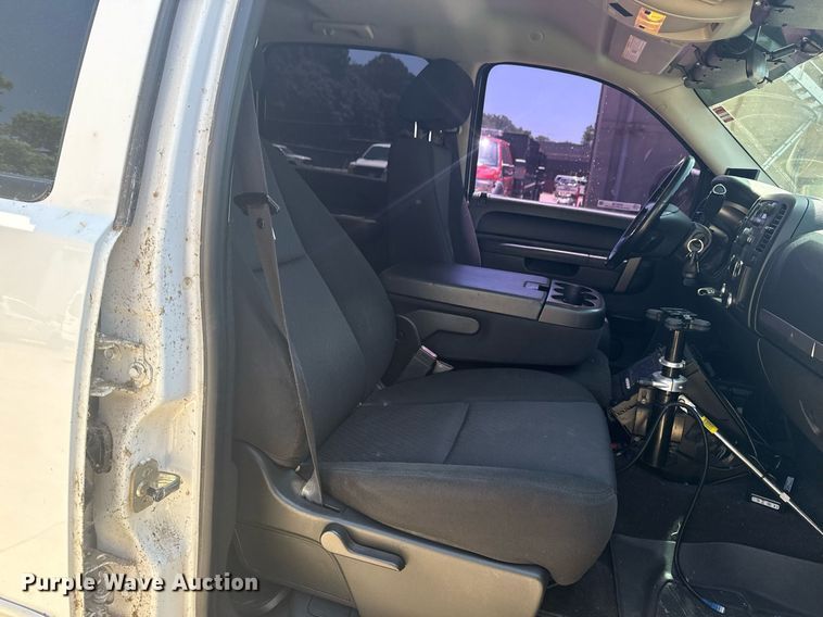 image for item EG8126 2010 Chevrolet Silverado Hybrid Crew Cab pickup truck