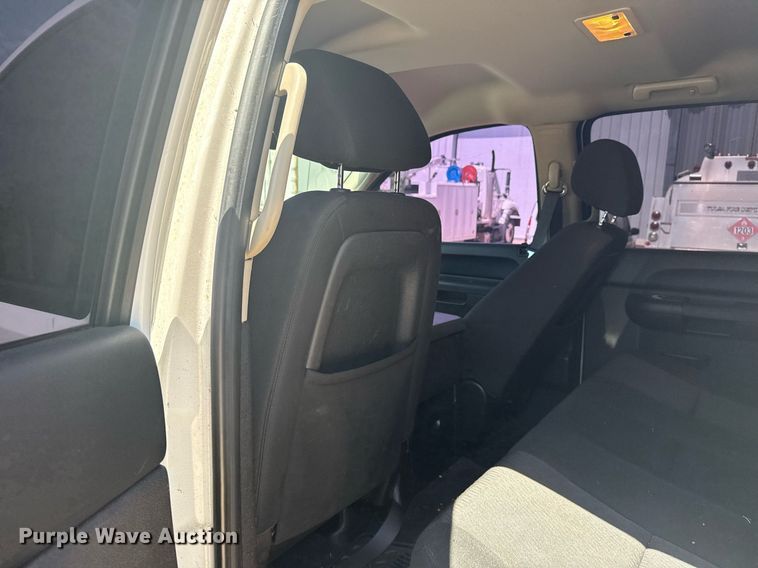 image for item EG8126 2010 Chevrolet Silverado Hybrid Crew Cab pickup truck