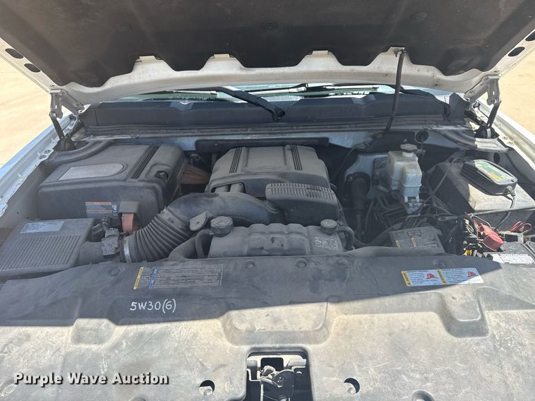 image for item EG8126 2010 Chevrolet Silverado Hybrid Crew Cab pickup truck