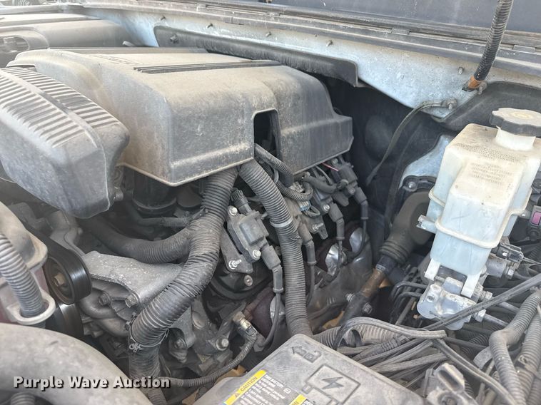 image for item EG8126 2010 Chevrolet Silverado Hybrid Crew Cab pickup truck