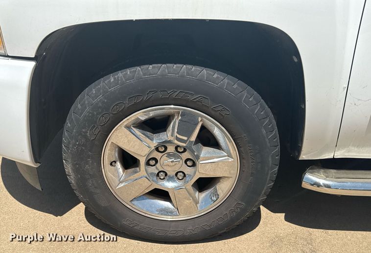 image for item EG8126 2010 Chevrolet Silverado Hybrid Crew Cab pickup truck