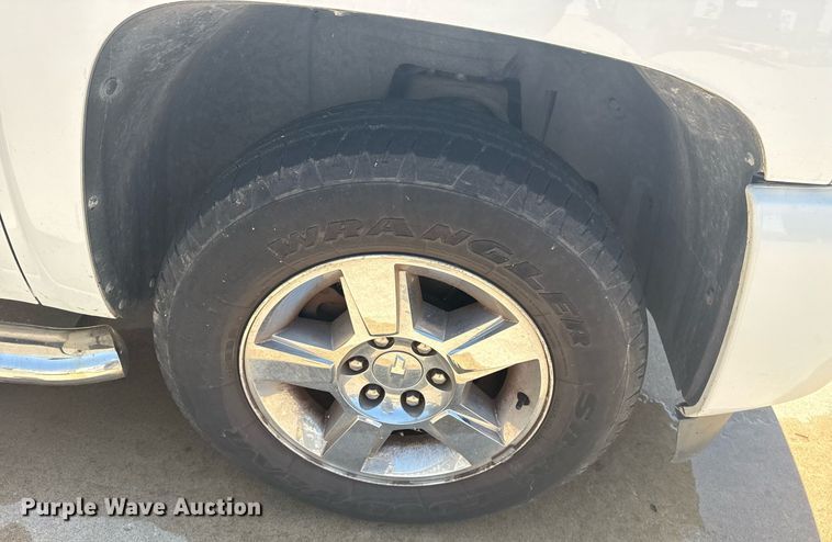 image for item EG8126 2010 Chevrolet Silverado Hybrid Crew Cab pickup truck