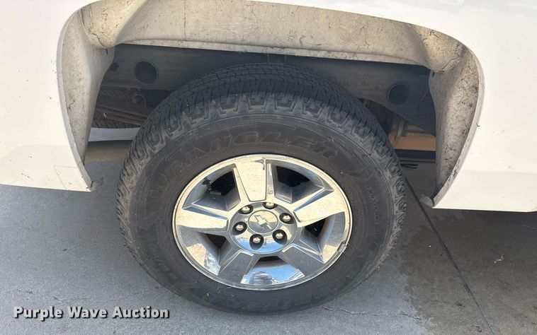 image for item EG8126 2010 Chevrolet Silverado Hybrid Crew Cab pickup truck