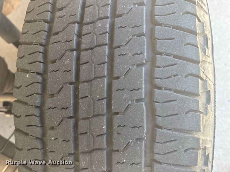 image for item EG8126 2010 Chevrolet Silverado Hybrid Crew Cab pickup truck