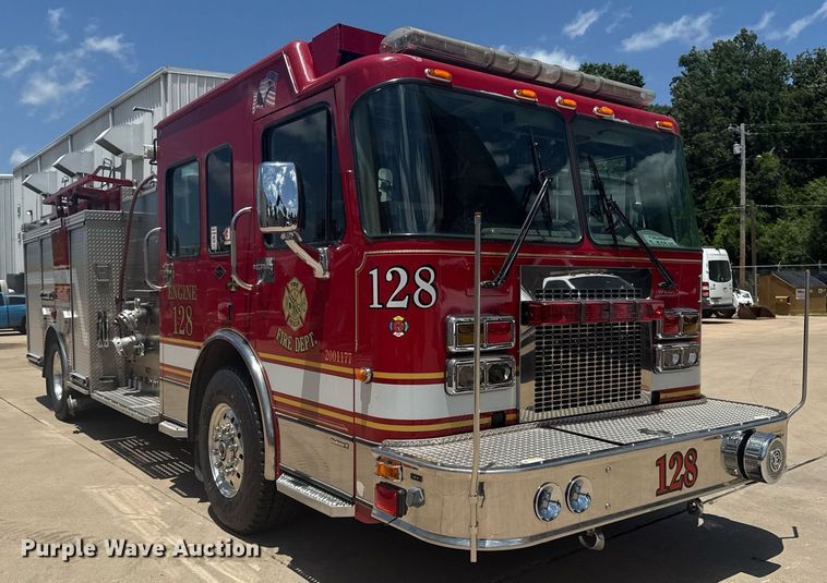 image for item EG8127 2001 Spartan Gladiator pumper fire truck
