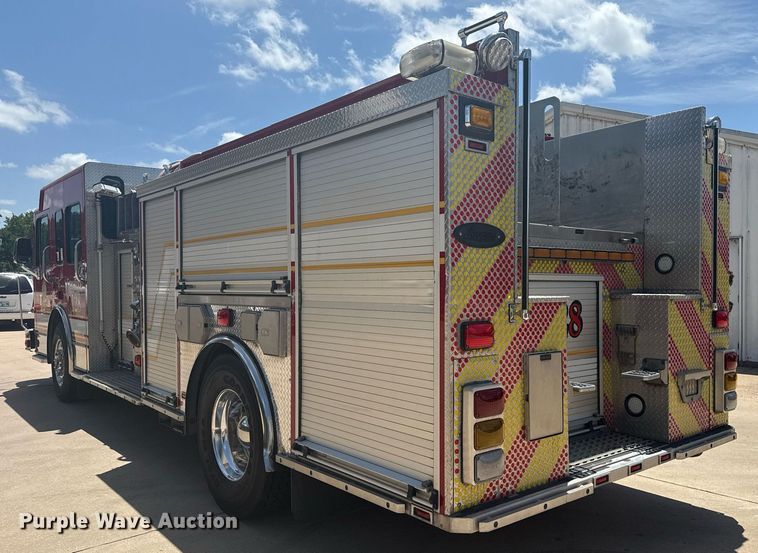 image for item EG8127 2001 Spartan Gladiator pumper fire truck