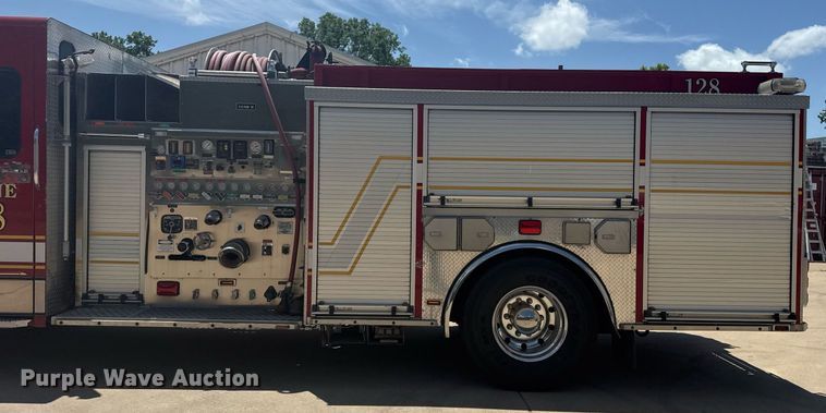 image for item EG8127 2001 Spartan Gladiator pumper fire truck
