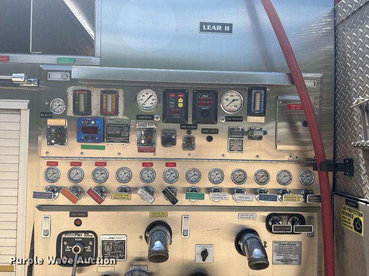 image for item EG8127 2001 Spartan Gladiator pumper fire truck