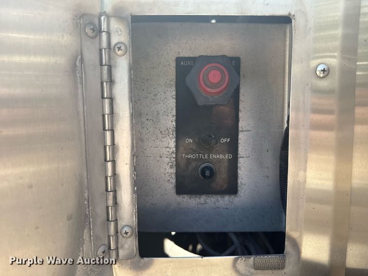 image for item EG8127 2001 Spartan Gladiator pumper fire truck