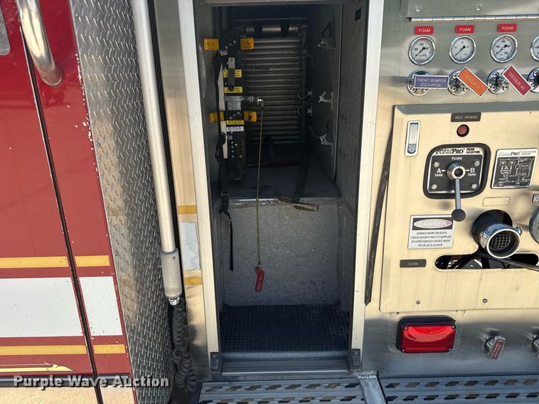 image for item EG8127 2001 Spartan Gladiator pumper fire truck