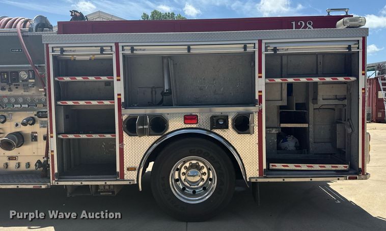 image for item EG8127 2001 Spartan Gladiator pumper fire truck
