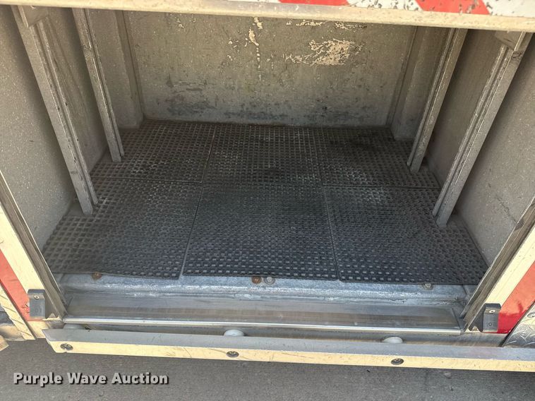 image for item EG8127 2001 Spartan Gladiator pumper fire truck