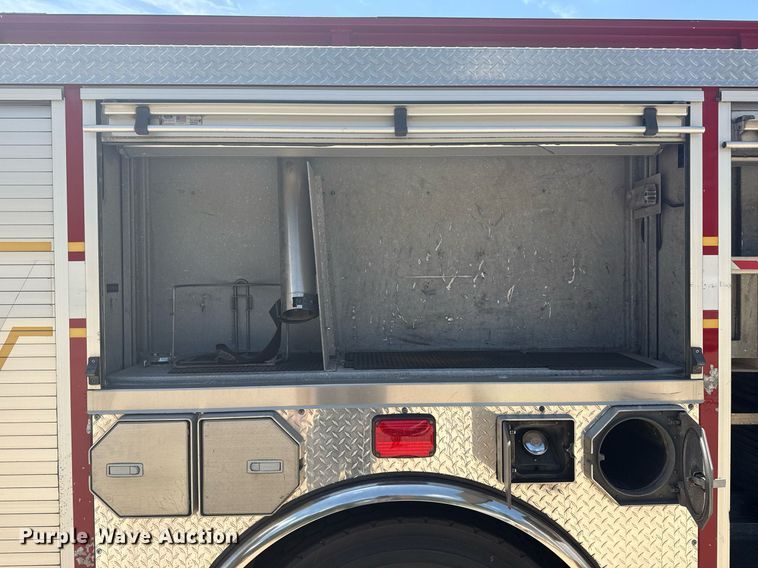 image for item EG8127 2001 Spartan Gladiator pumper fire truck