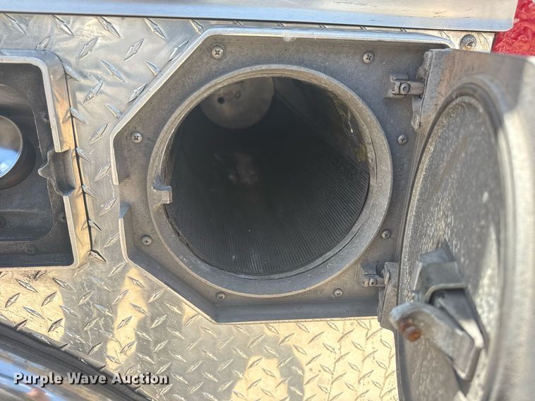 image for item EG8127 2001 Spartan Gladiator pumper fire truck