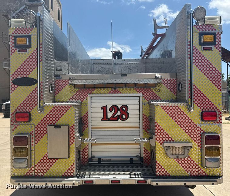 image for item EG8127 2001 Spartan Gladiator pumper fire truck