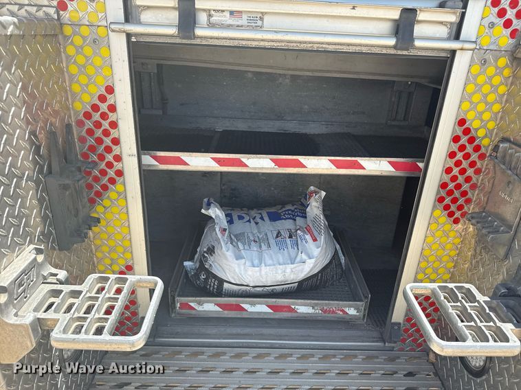 image for item EG8127 2001 Spartan Gladiator pumper fire truck