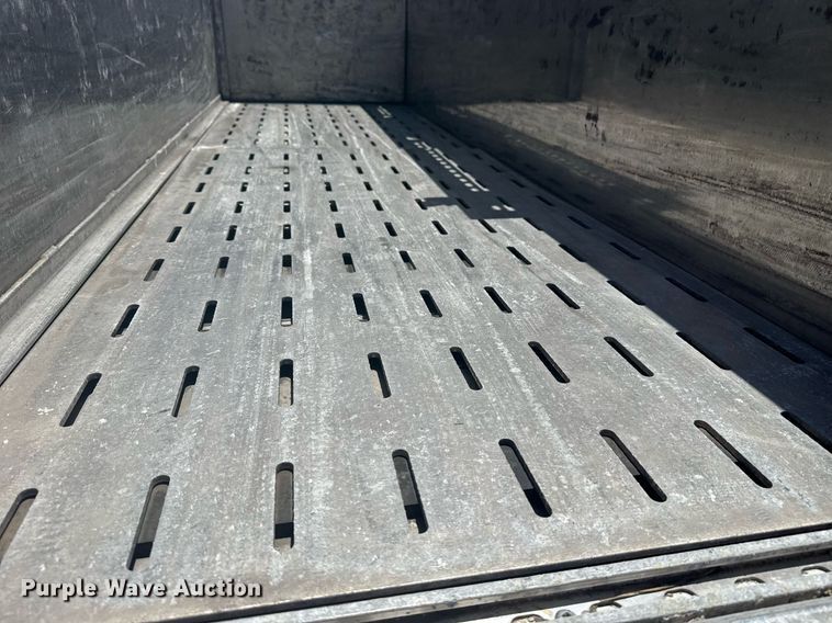 image for item EG8127 2001 Spartan Gladiator pumper fire truck