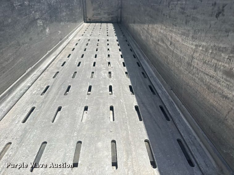 image for item EG8127 2001 Spartan Gladiator pumper fire truck