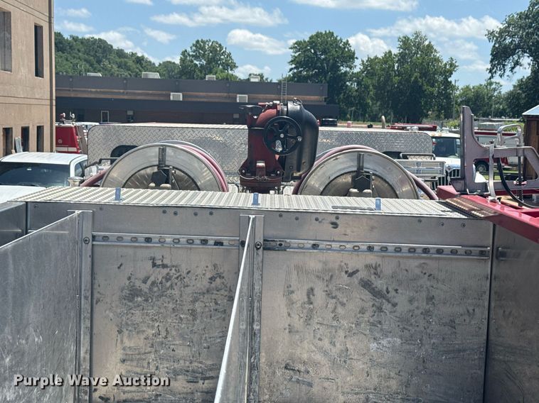 image for item EG8127 2001 Spartan Gladiator pumper fire truck