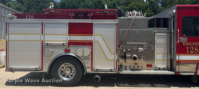 image for item EG8127 2001 Spartan Gladiator pumper fire truck