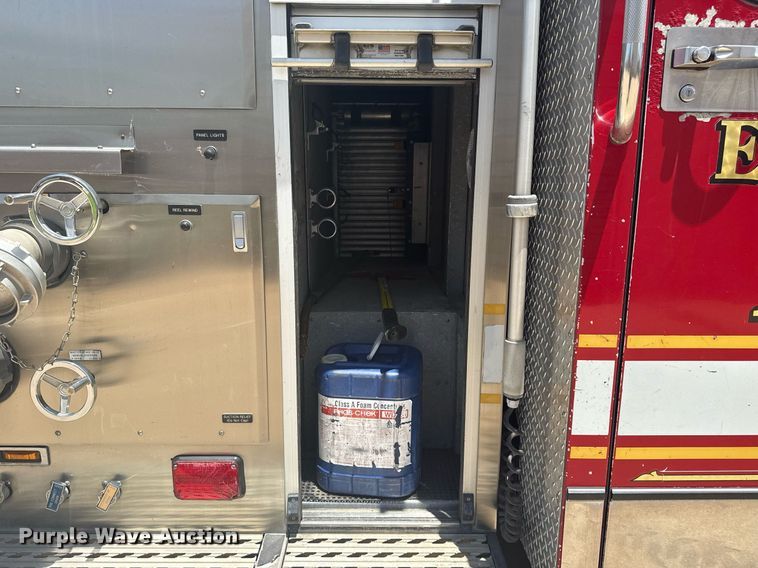 image for item EG8127 2001 Spartan Gladiator pumper fire truck