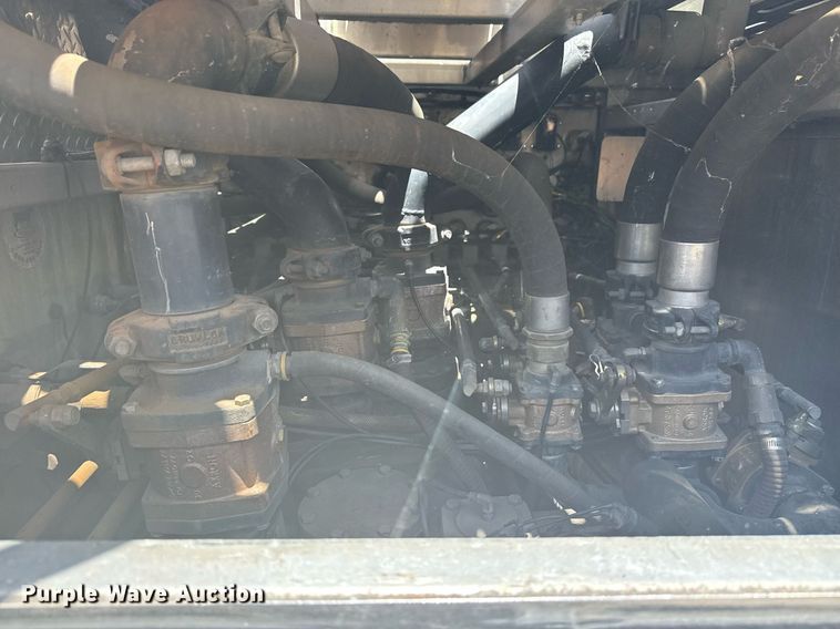 image for item EG8127 2001 Spartan Gladiator pumper fire truck