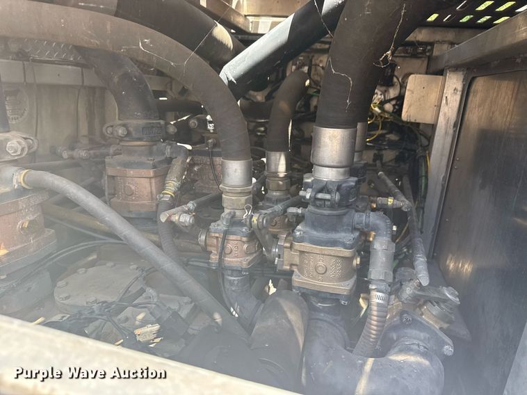 image for item EG8127 2001 Spartan Gladiator pumper fire truck