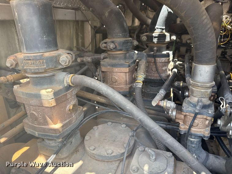 image for item EG8127 2001 Spartan Gladiator pumper fire truck