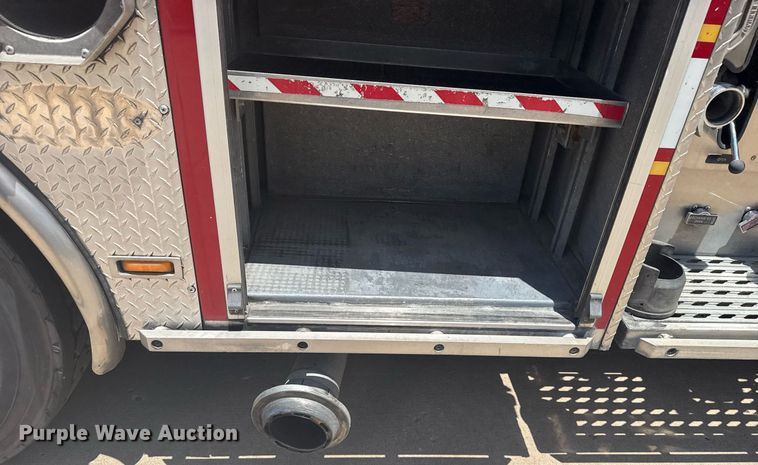 image for item EG8127 2001 Spartan Gladiator pumper fire truck