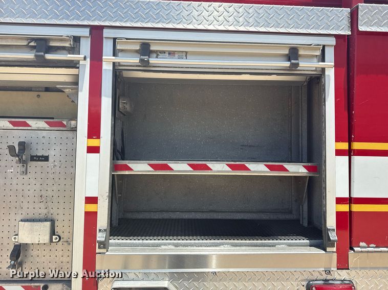 image for item EG8127 2001 Spartan Gladiator pumper fire truck