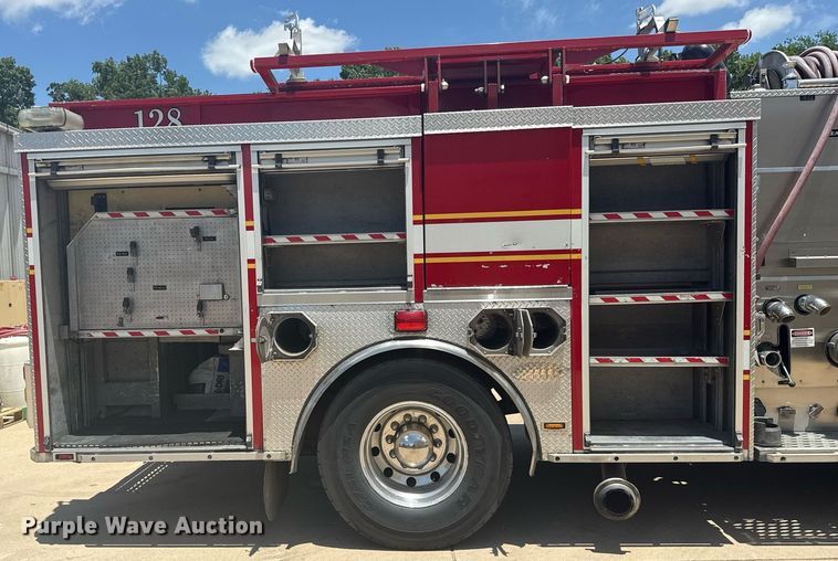 image for item EG8127 2001 Spartan Gladiator pumper fire truck