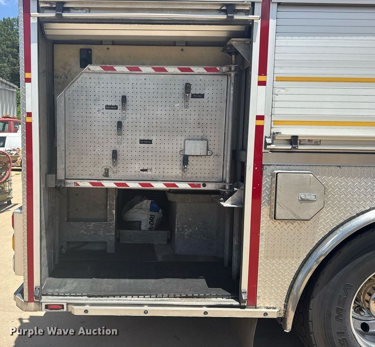 image for item EG8127 2001 Spartan Gladiator pumper fire truck