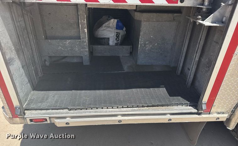 image for item EG8127 2001 Spartan Gladiator pumper fire truck